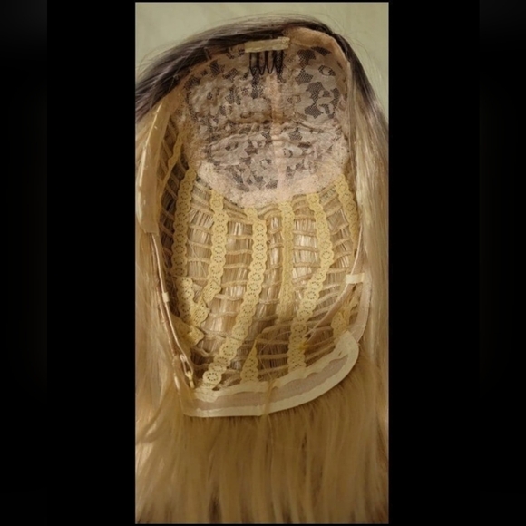 ♥︎New Blonde Ombre Wig + Free Gift♥︎ - Picture 11 of 12